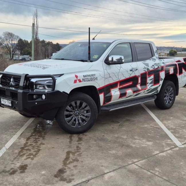 Bonnet Hinge Antenna Bracket - Mitsubishi Pajero & Triton